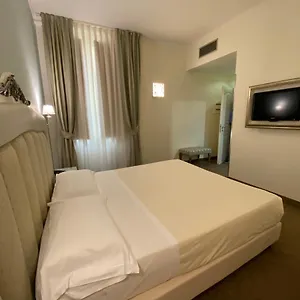 **** Otel Jr Oriente İtalya